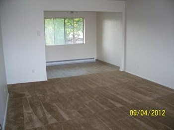 Hidden Court Living Area - Photo Gallery 6