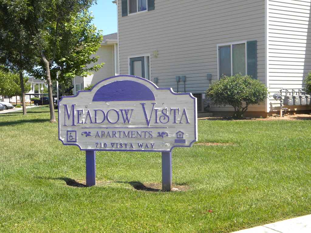 Meadow Vista monument sign
