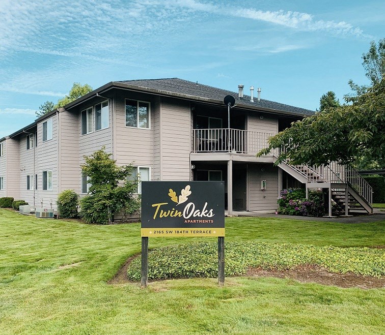 Twin Oaks Apartments Monument