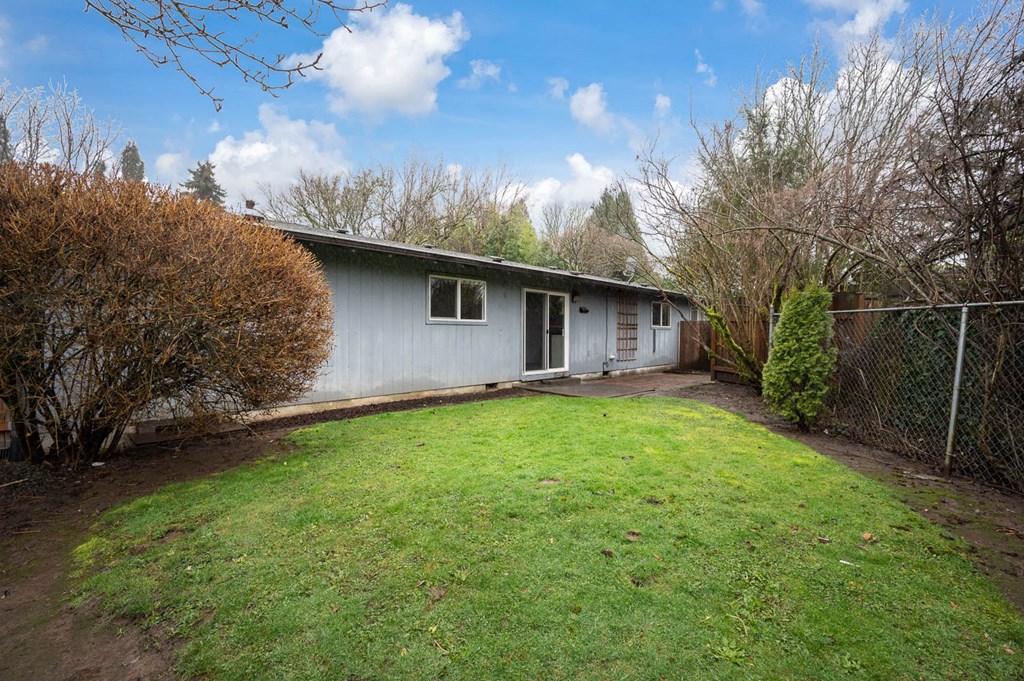 additional photo for property listing at stately home in the wainscott woods 508 sag