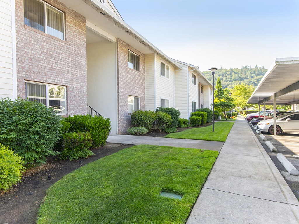 Vista Highlands Exterior Walkway