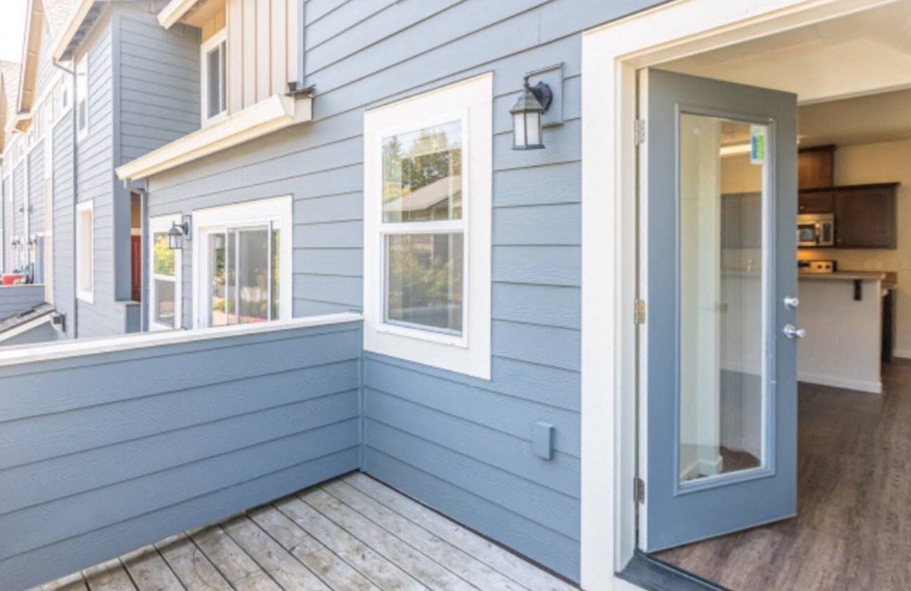 Atwater apartment balcony patio