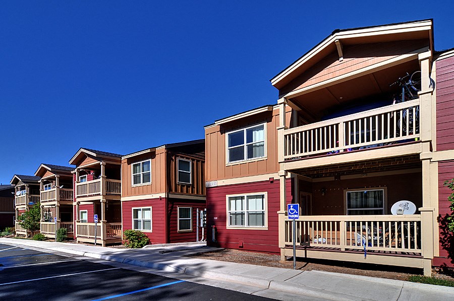 a row of townhomes on a sunny day with a clear blue sky