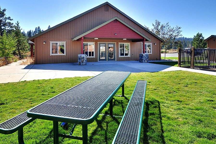 a picnic table in front of a building