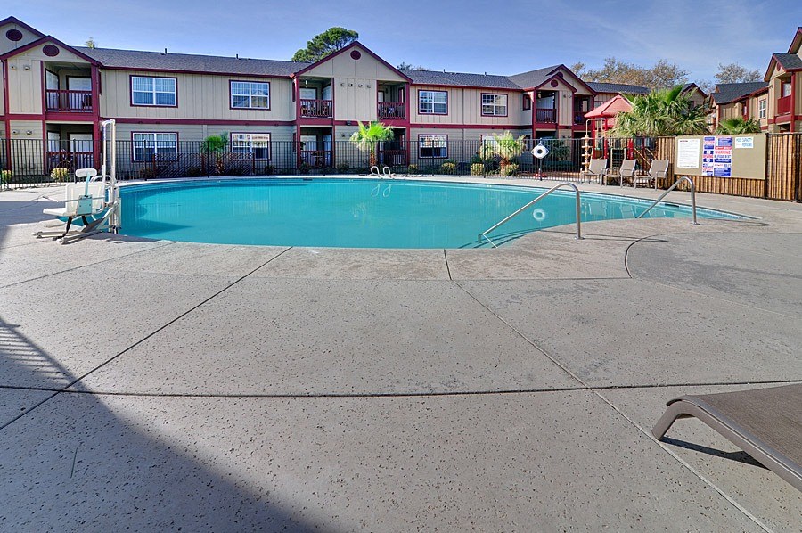 Chico Courtyards pool