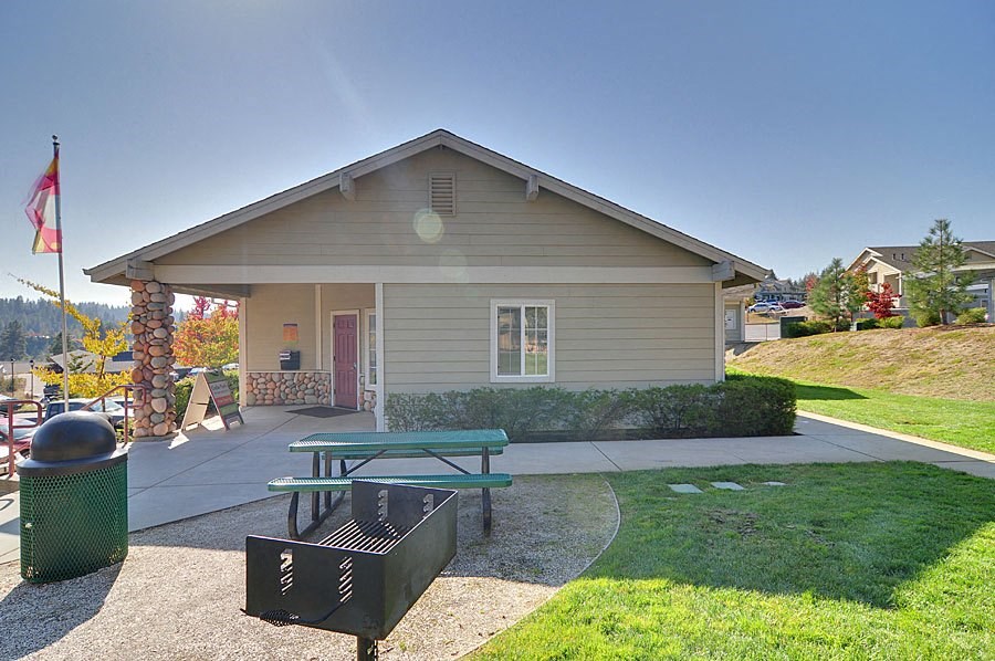 a picnic table in front of a building