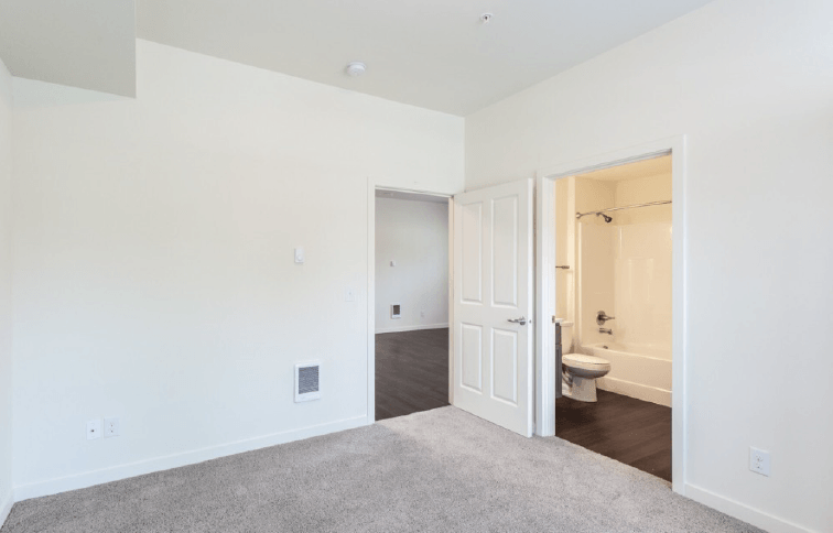 lavonne bedroom bathroom