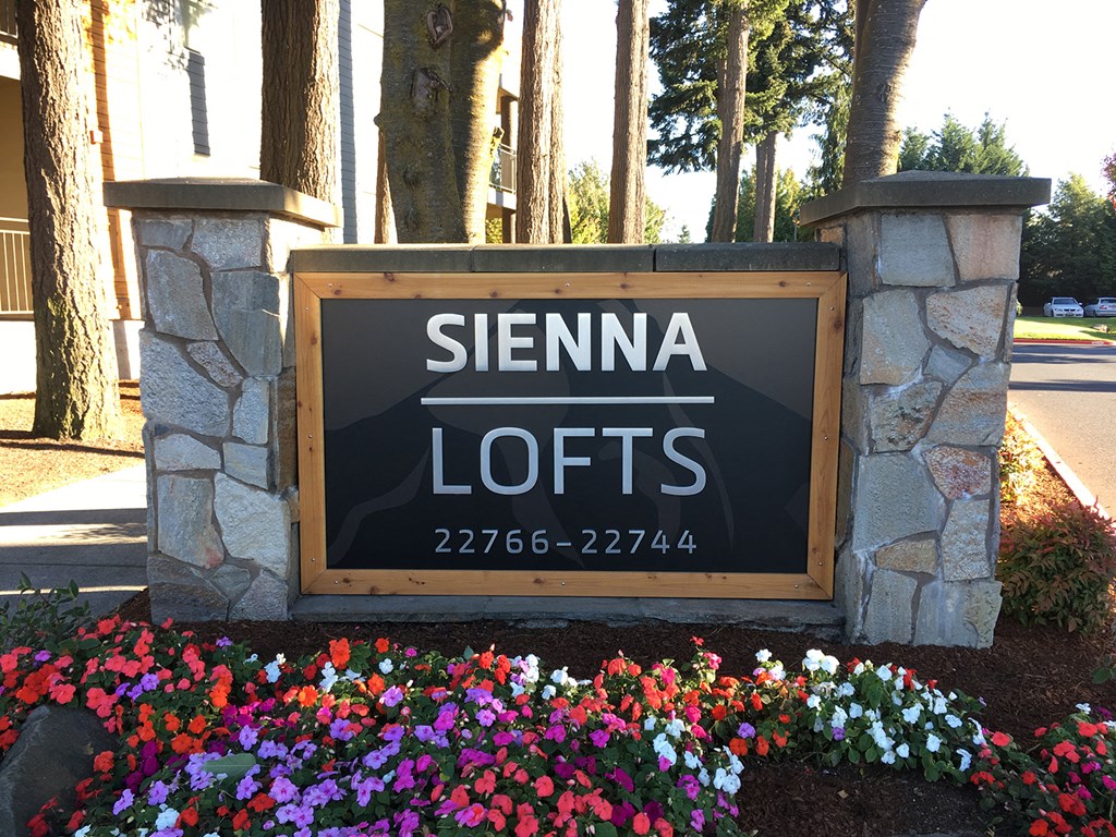 Sienna Lofts monument