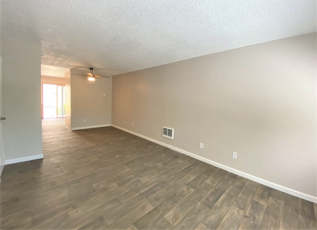 20th and Brooklyn 2 bed TH living area