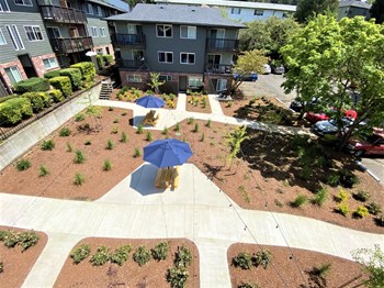 Creston Villa view of courtyard from above - Photo Gallery 4