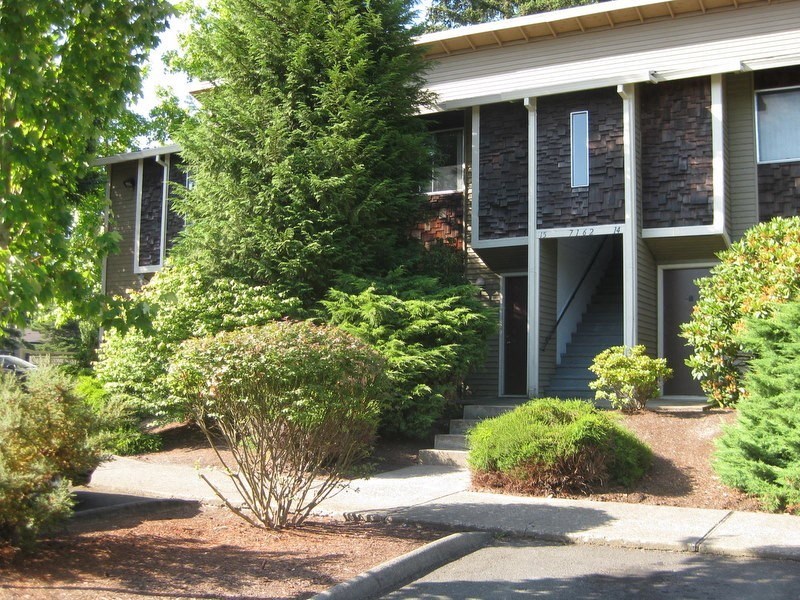 a view of the front of the building