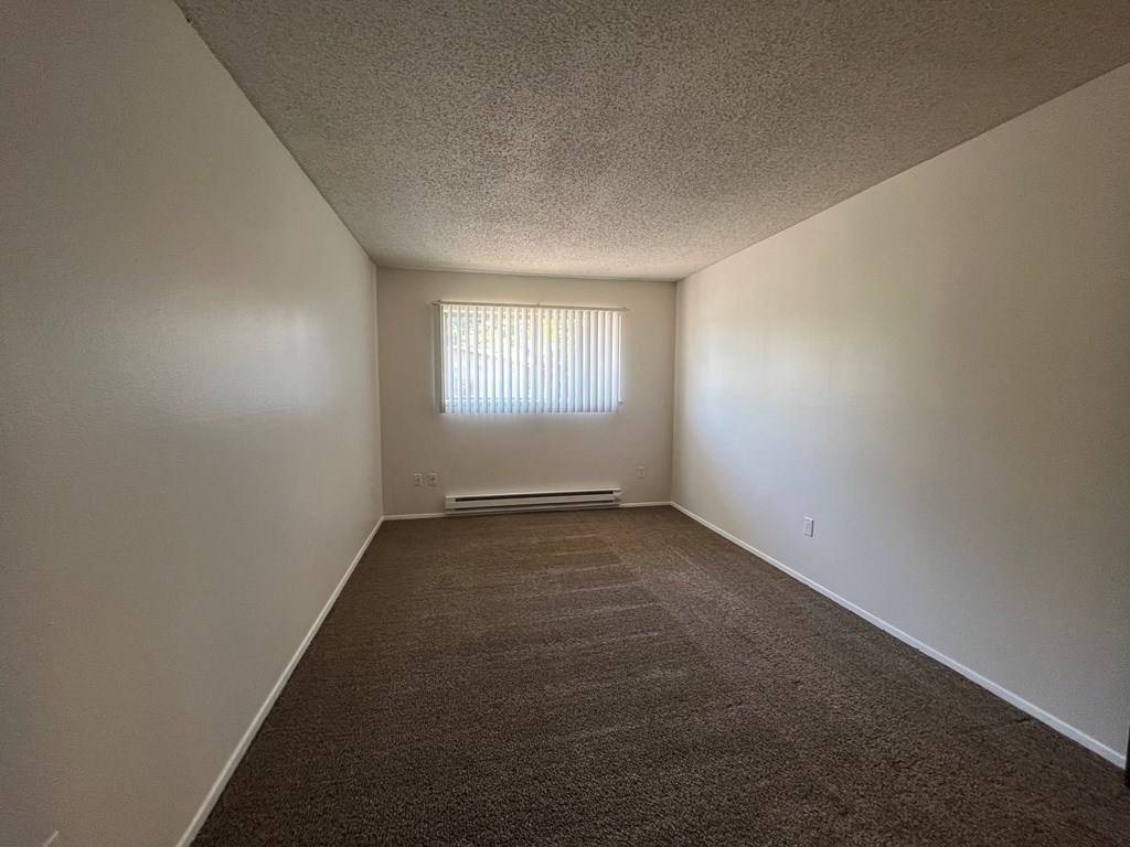 this is a photo of the living room of a 560 square foot, 1 bedroom apartment at