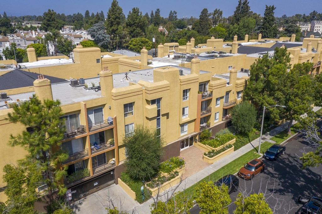 Apartments in Burbank, CA - Aerial View of  Community