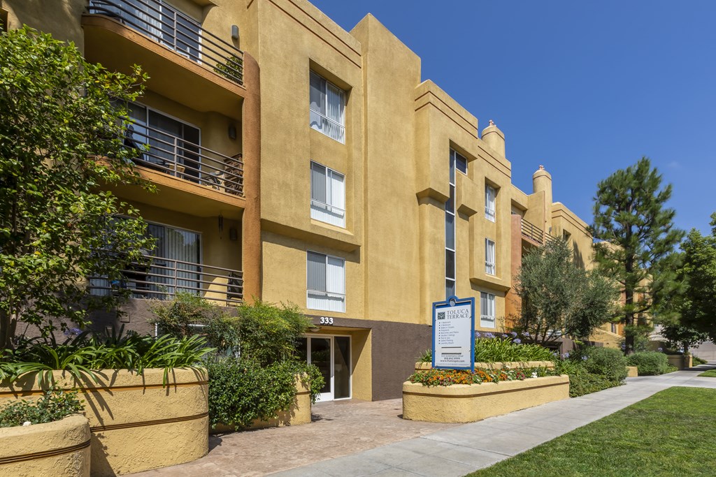 Apartments in Burbank, CA - Exterior Community Entrance Sign