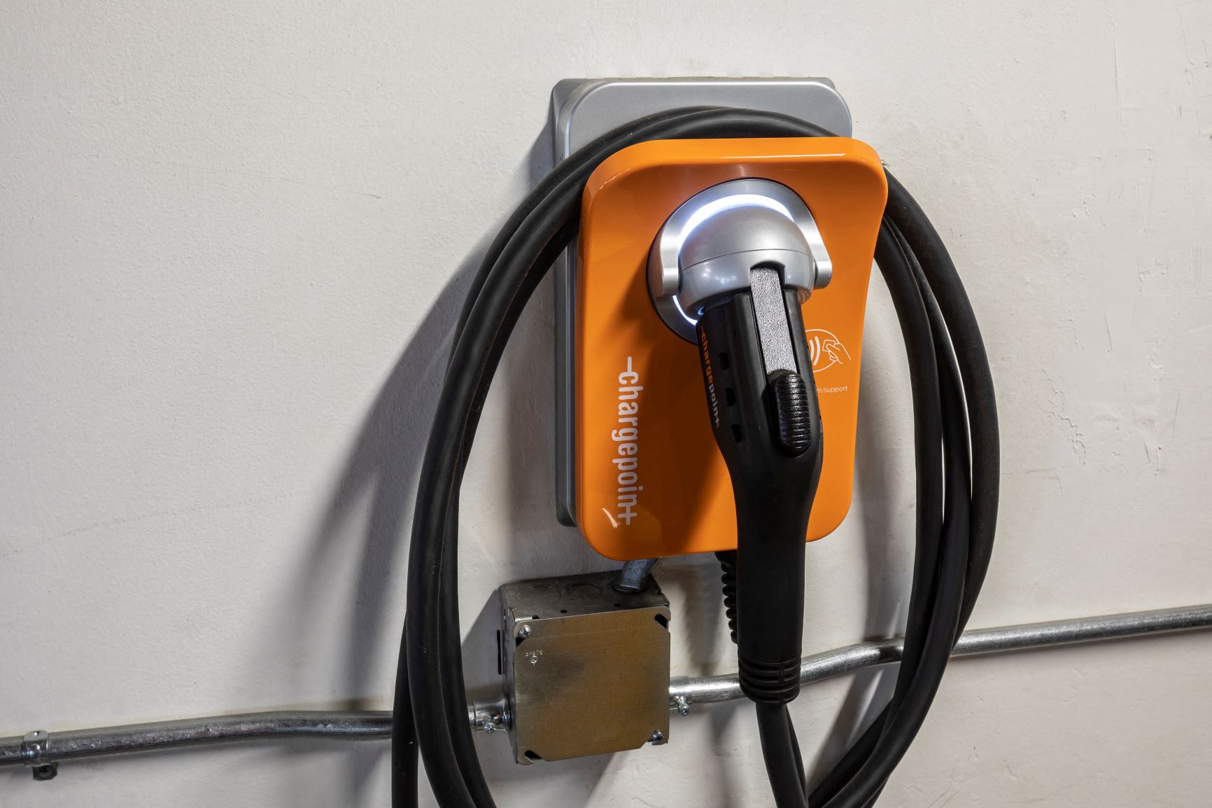 Apartments in Encino, CA - Car Charging Station