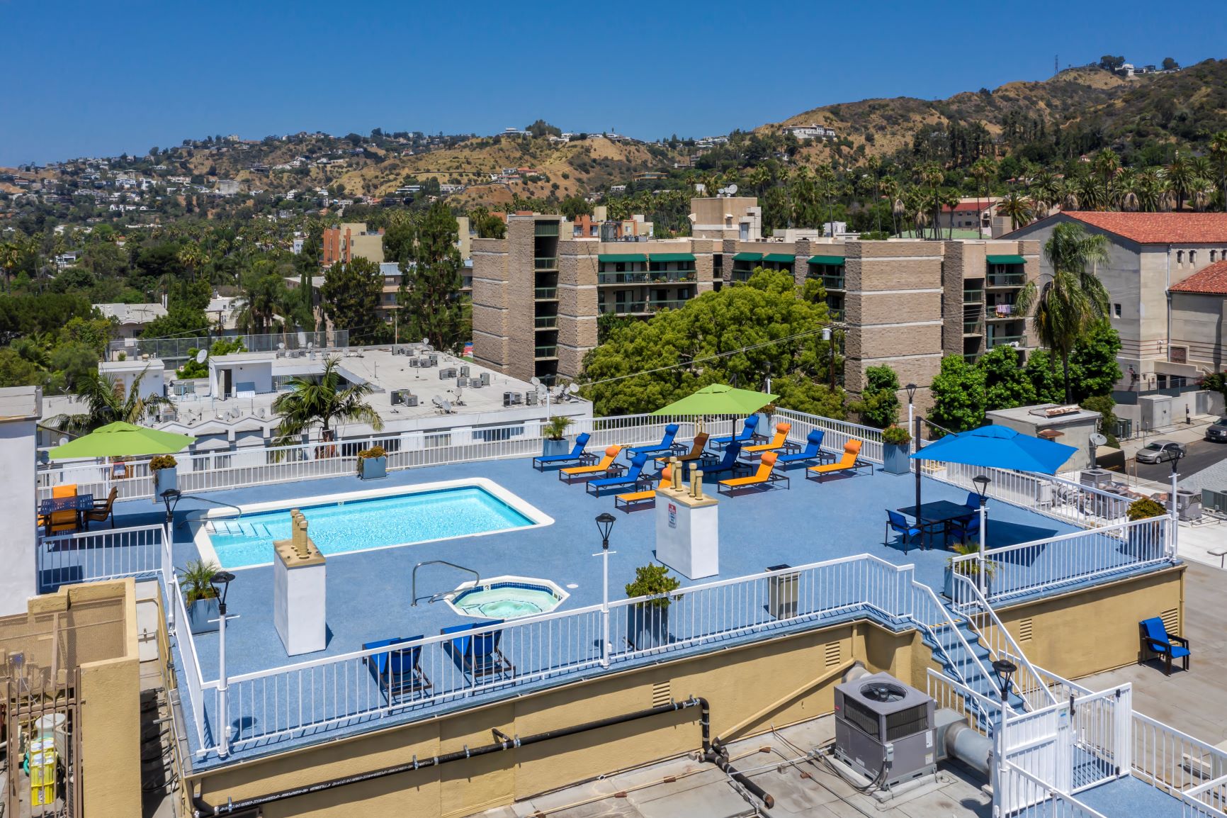 Apartments in Hollywood, CA - Aerial of Rooftop Pool, Jacuzzi, Patio Area with Lounge Chairs, Tables and Umbrellas and Surrounding Areas Sutton
