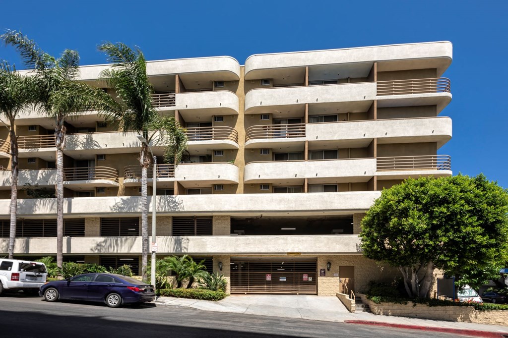 Apartments in Hollywood, CA - Building Exterior Sutton Place