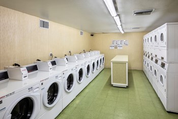 Apartments in Hollywood, CA - Community Laundry Center summit. - Photo Gallery 16