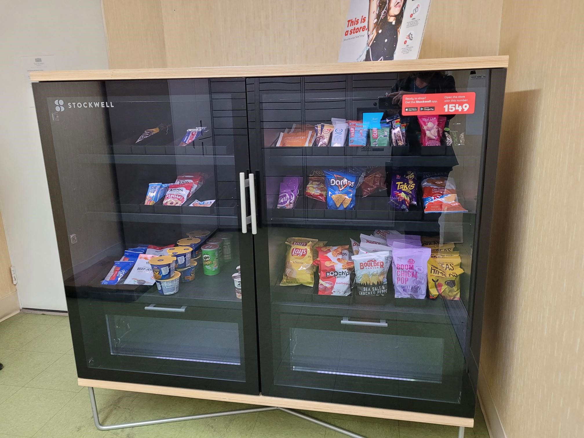 Apartments in Hollywood, CA - The Summit Snackwell Cabinet