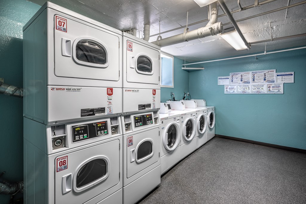 Apartments in Sherman Oaks, CA - Community Laundry Room