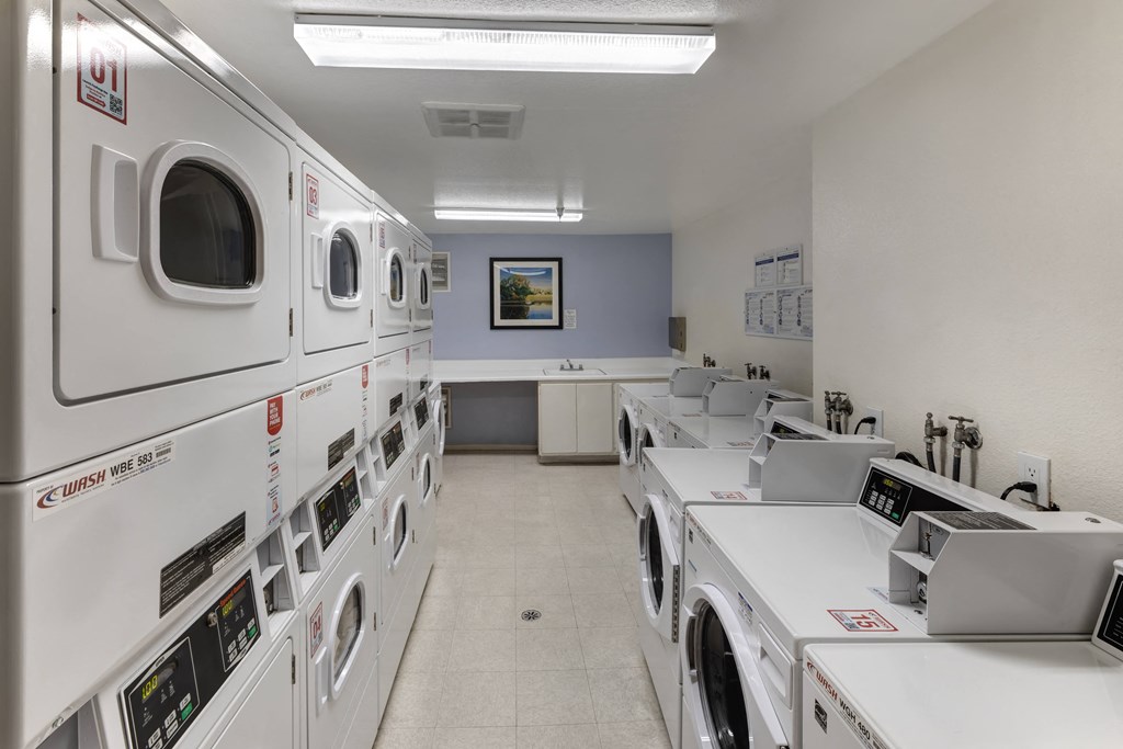 Apartments in Sherman Oaks, CA - Community Laundry Room