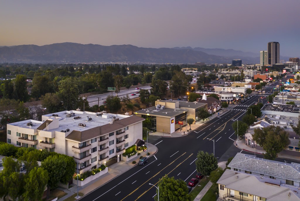 Apartments in Toluca Lake Riverside Drive at Night Showing Toluca Place Apartments Lit Up
