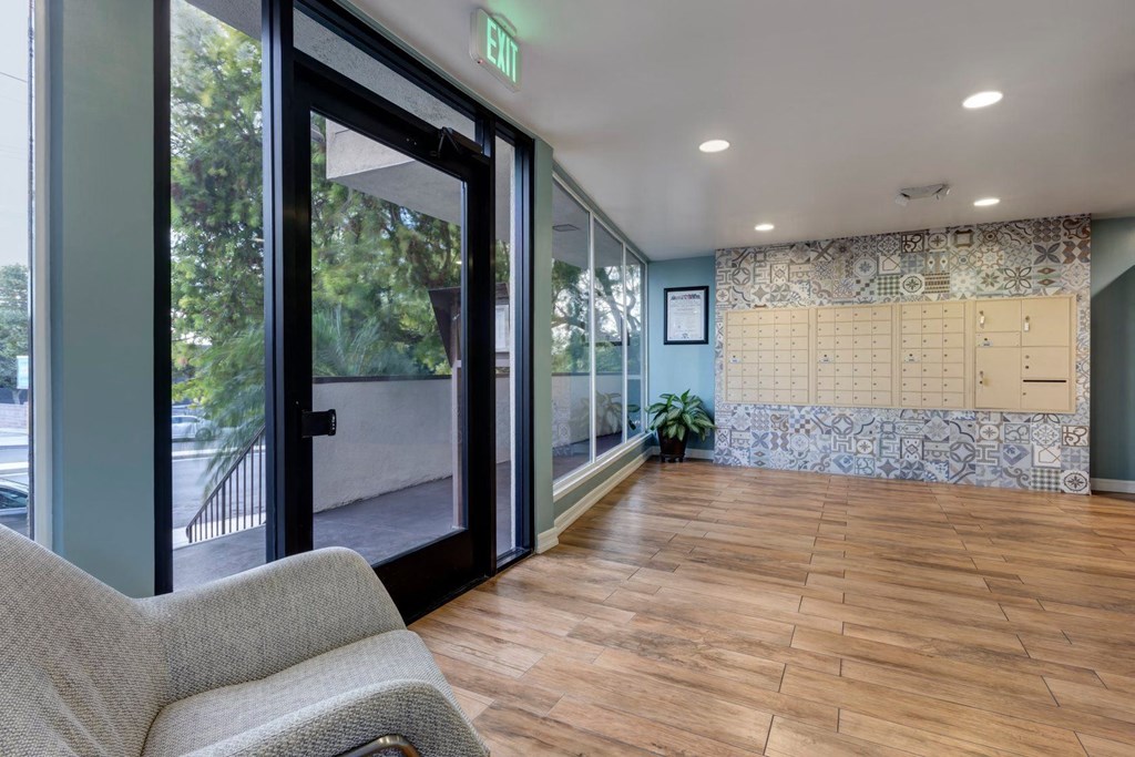 Apartments in West Los Angeles, CA Del Rio Leasing Office