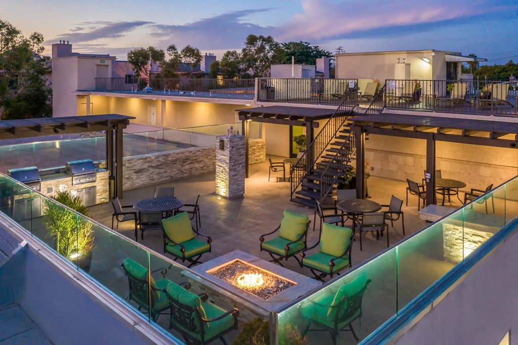 Apartments in West Los Angeles, CA Del Rio pool area with firepit