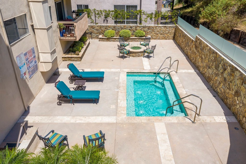 Apartments in West Los Angeles, CA Del Rio pool deck