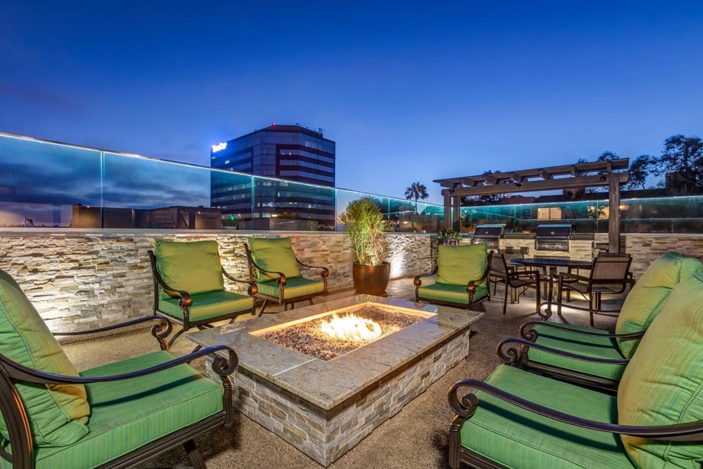 Apartments in West Los Angeles, CA Del Rio roof top fire pit evening
