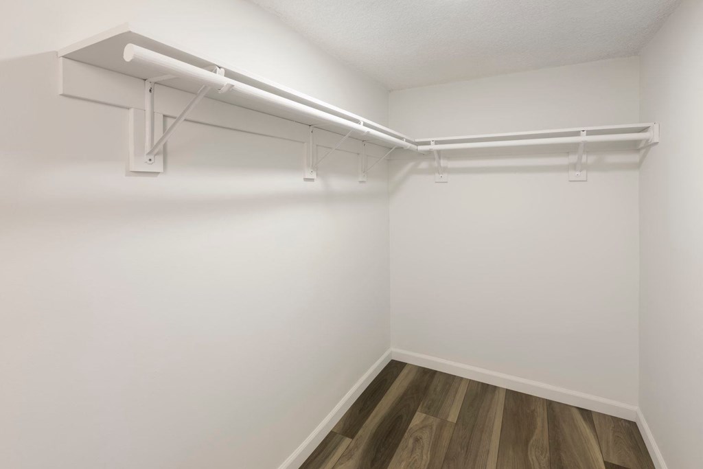 Apartments in West Los Angeles, CA Del Rio walk-in closet