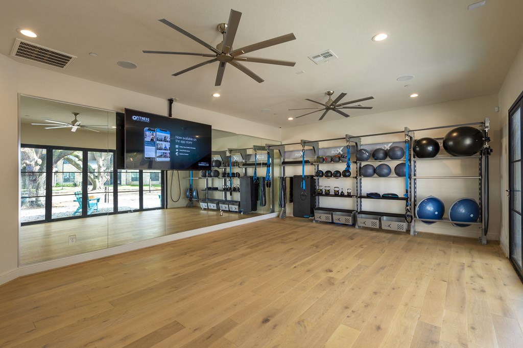 the weights room at the preserve at great pond apartments in great falls tx