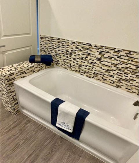 Apartments in Hollywood, CA - The Summit bathtub and tile wall