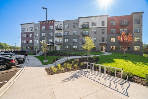 exterior view at the district at highland village apartments