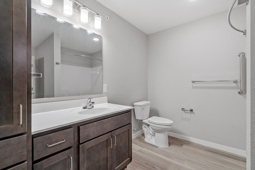 Balsam II Apartments bathroom