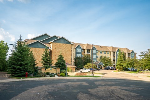 A large building with a parking lot in front of it.