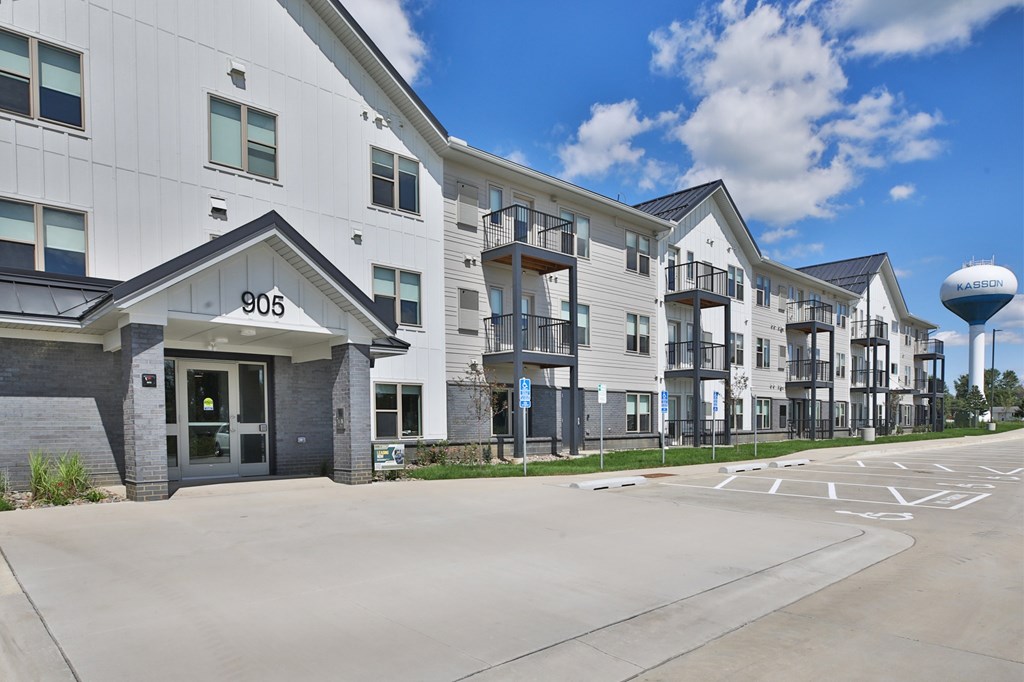 Apartment building number 905 is located in front of a row of similar buildings.