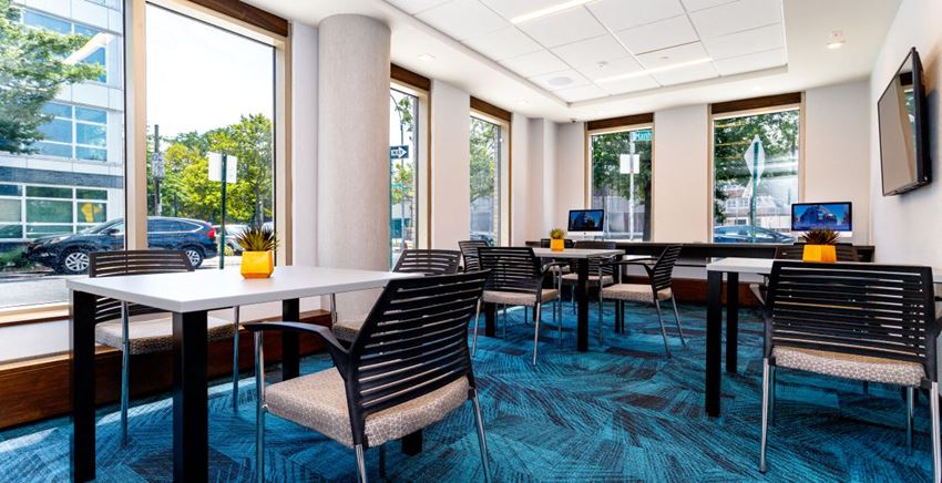 Business Center Business Center at 470 Manhattan, New York - Photo Gallery