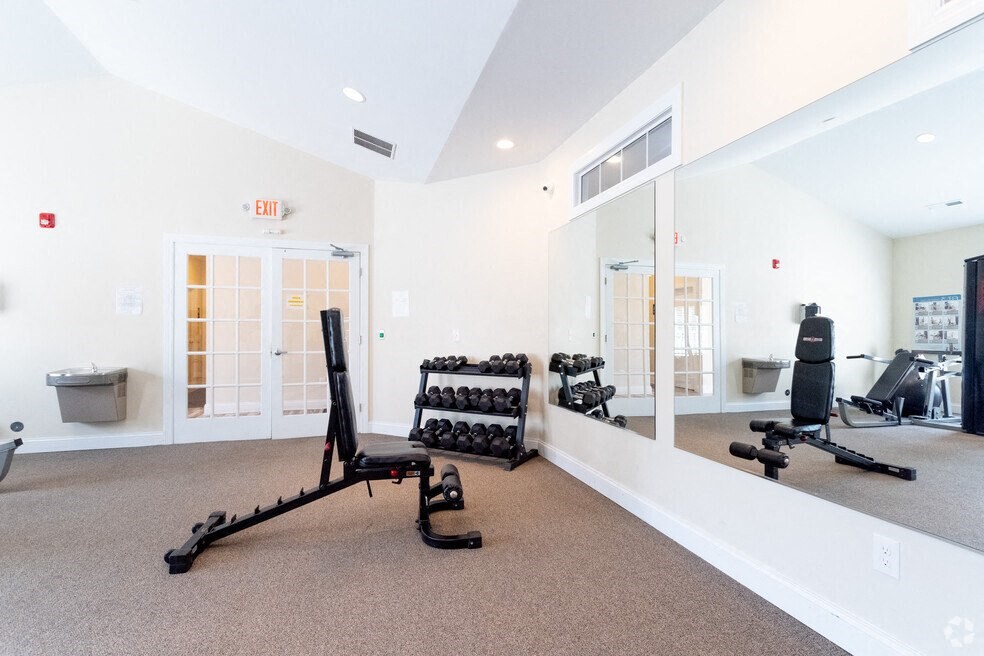 the preserve at ballantyne commons fitness room with weights and mirrors