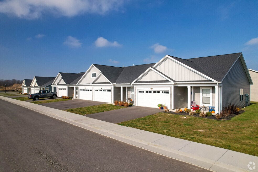 Garages Available at Hathaway Meadows, Farmington, NY