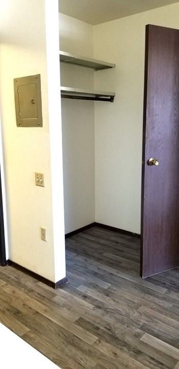 Elizabeth Court Apartments Menasha Wisconsin - Photo Gallery 4
