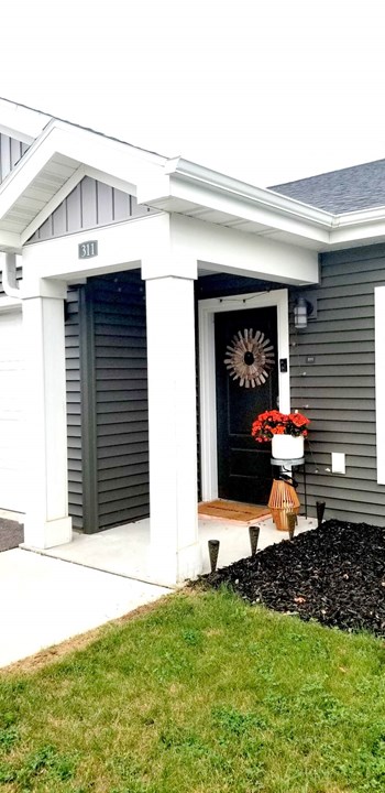 460 Pioneer Dr 1-3 Beds Apartment, Affordable for Rent - Photo Gallery 3