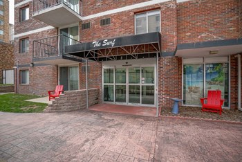 Surf and Surfside apartments and townhomes in Downtown Madison, WI. Fully Furnished, studio, one bedroom, 2 bedroom. Lake views. Managed by Wisconsin Management Company - Photo Gallery 2