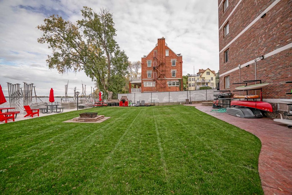 Surf and Surfside apartments and townhomes in Downtown Madison, WI. Fully Furnished, studio, one bedroom, 2 bedroom. Lake views. Managed by Wisconsin Management Company