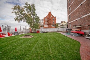 Surf and Surfside apartments and townhomes in Downtown Madison, WI. Fully Furnished, studio, one bedroom, 2 bedroom. Lake views. Managed by Wisconsin Management Company - Photo Gallery 3