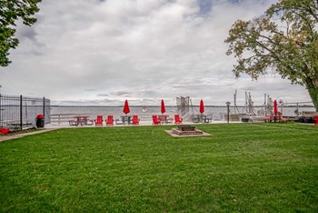 Surf and Surfside apartments and townhomes in Downtown Madison, WI. Fully Furnished, studio, one bedroom, 2 bedroom. Lake views. Managed by Wisconsin Management Company - Photo Gallery 5