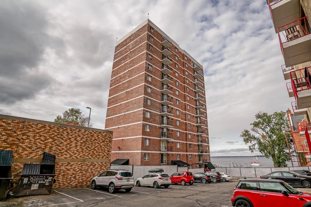 Surf and Surfside apartments and townhomes in Downtown Madison, WI. Fully Furnished, studio, one bedroom, 2 bedroom. Lake views. Managed by Wisconsin Management Company