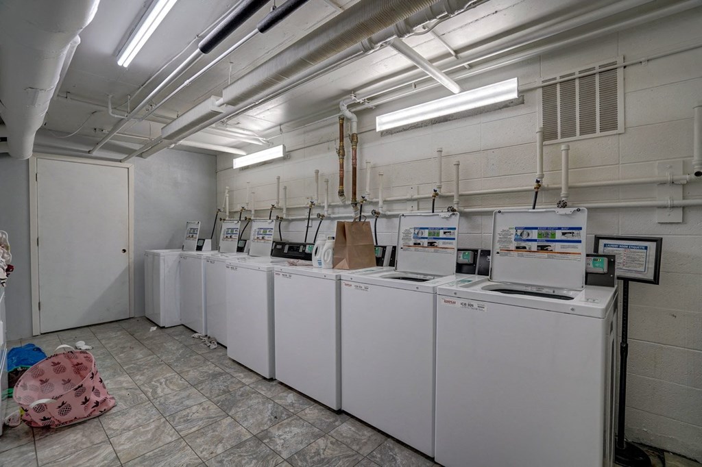 Surf and Surfside apartments and townhomes in Downtown Madison, WI. Fully Furnished, studio, one bedroom, 2 bedroom. Lake views. Managed by Wisconsin Management Company