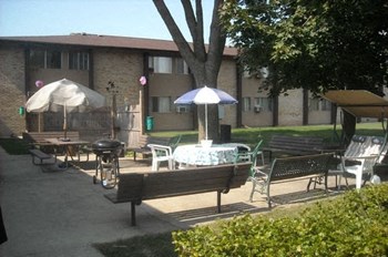 Elizabeth Court Apartments Menasha Wisconsin - Photo Gallery 2
