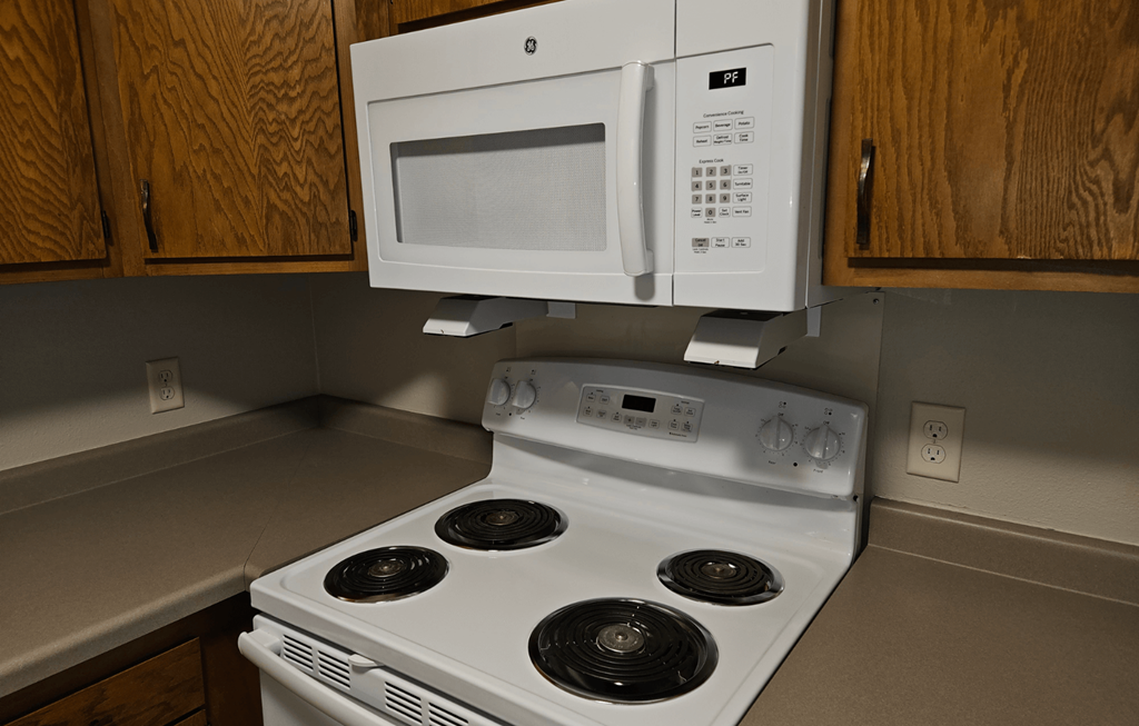 this is a photo of the kitchen in the 653 square foot 1 bedroom apartment at har